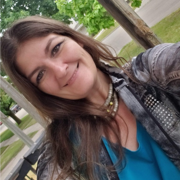 Meet your Posher, Jade - Picture 2 of 10